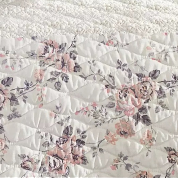 Bundle~ Martha Stewart Shabby Chic Quilt with Shams NEW 3pc Set - Picture 2 of 10